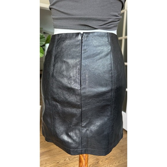 Forever 21 Faux Leather Mini Skirt Size Small Black High Waist Pencil Style - Picture 5 of 8